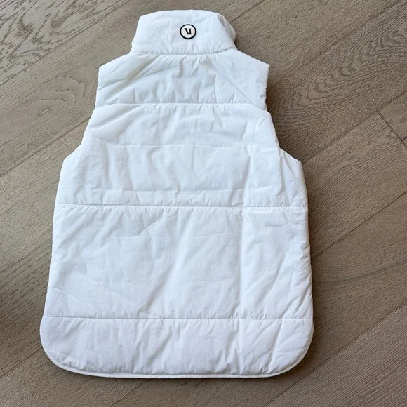 NWT Vuori Women's Canyon Insulated Vest (White, XXS) RARE Retail: $158 - Picture 5 of 5